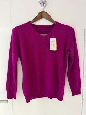 NWT 100% Mink Cashmere Women's V-Neck Sweater in Magenta